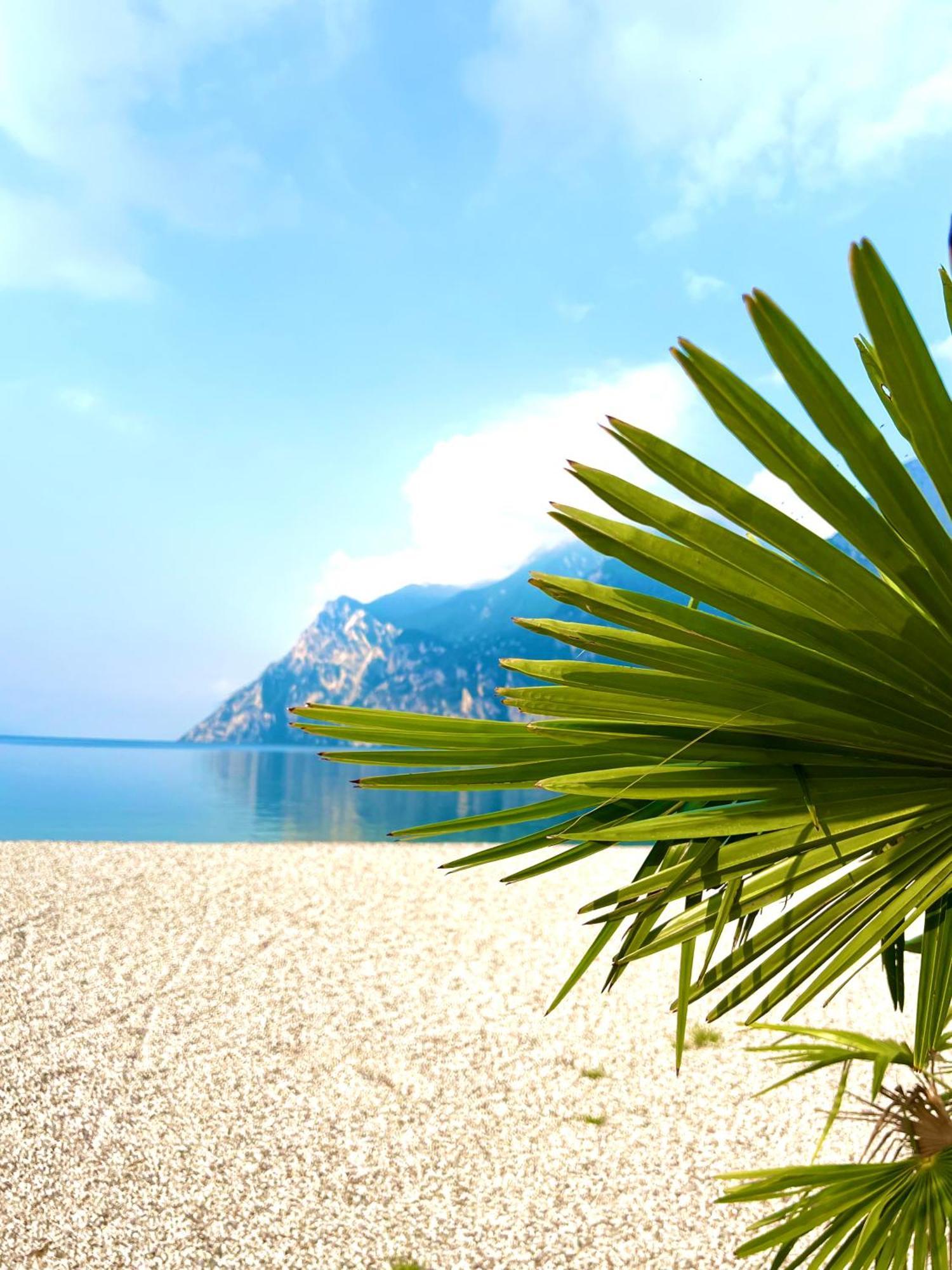 G-House Modernes Apartment Mit Tollem Ausblick Riva del Garda Exterior foto